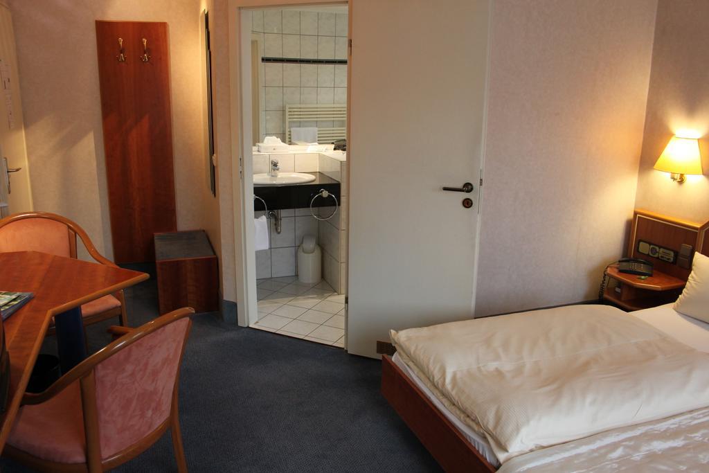 Hotel-Gasthof Die Post Brennerei Frankenhoehe シュリングスフュルスト 部屋 写真