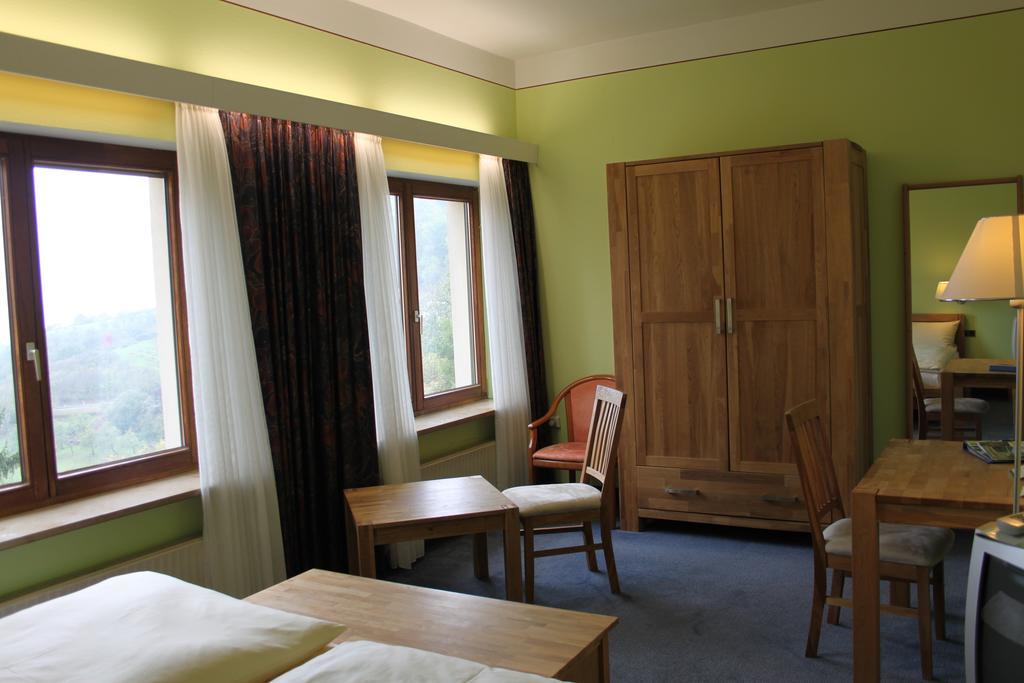 Hotel-Gasthof Die Post Brennerei Frankenhoehe シュリングスフュルスト エクステリア 写真