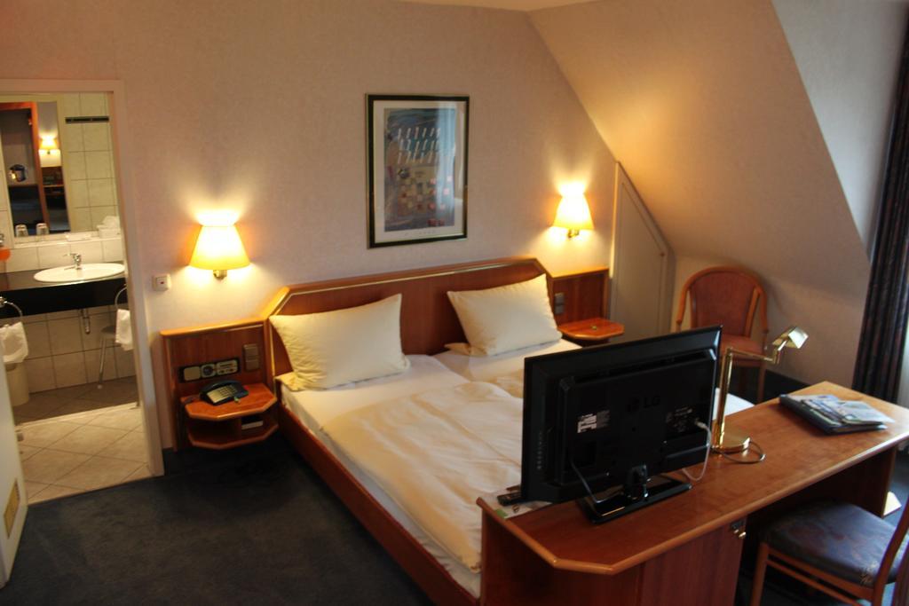 Hotel-Gasthof Die Post Brennerei Frankenhoehe シュリングスフュルスト 部屋 写真