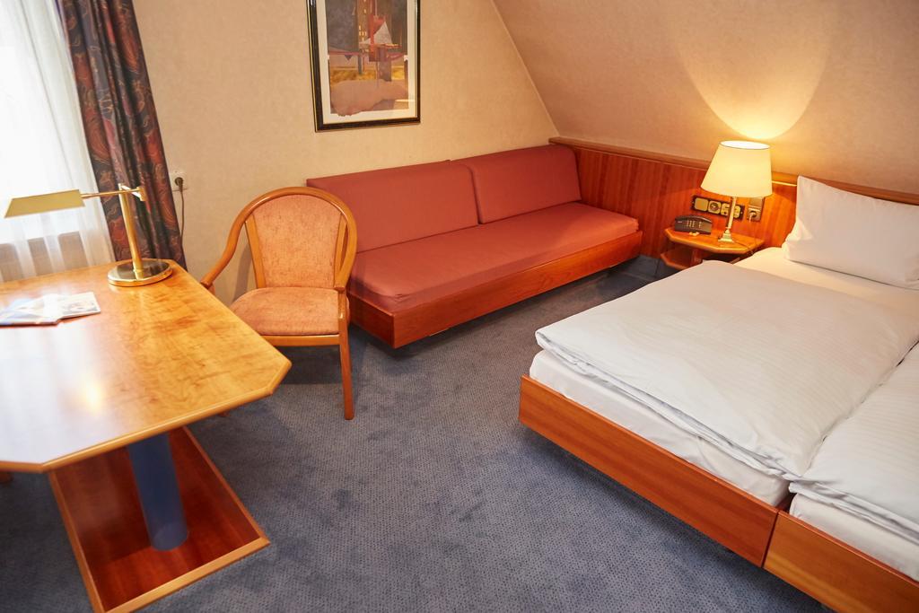 Hotel-Gasthof Die Post Brennerei Frankenhoehe シュリングスフュルスト エクステリア 写真
